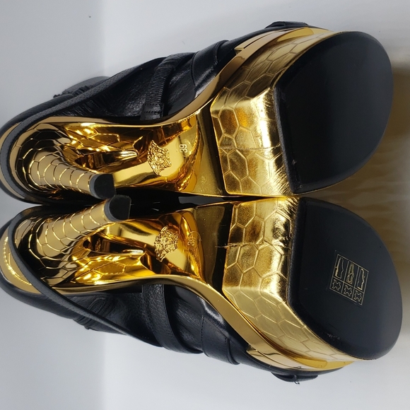 Versace size 39 color black leather 100% Authentic - Picture 11 of 17